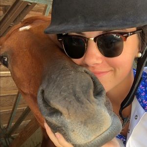 Meet your Posher, Claire